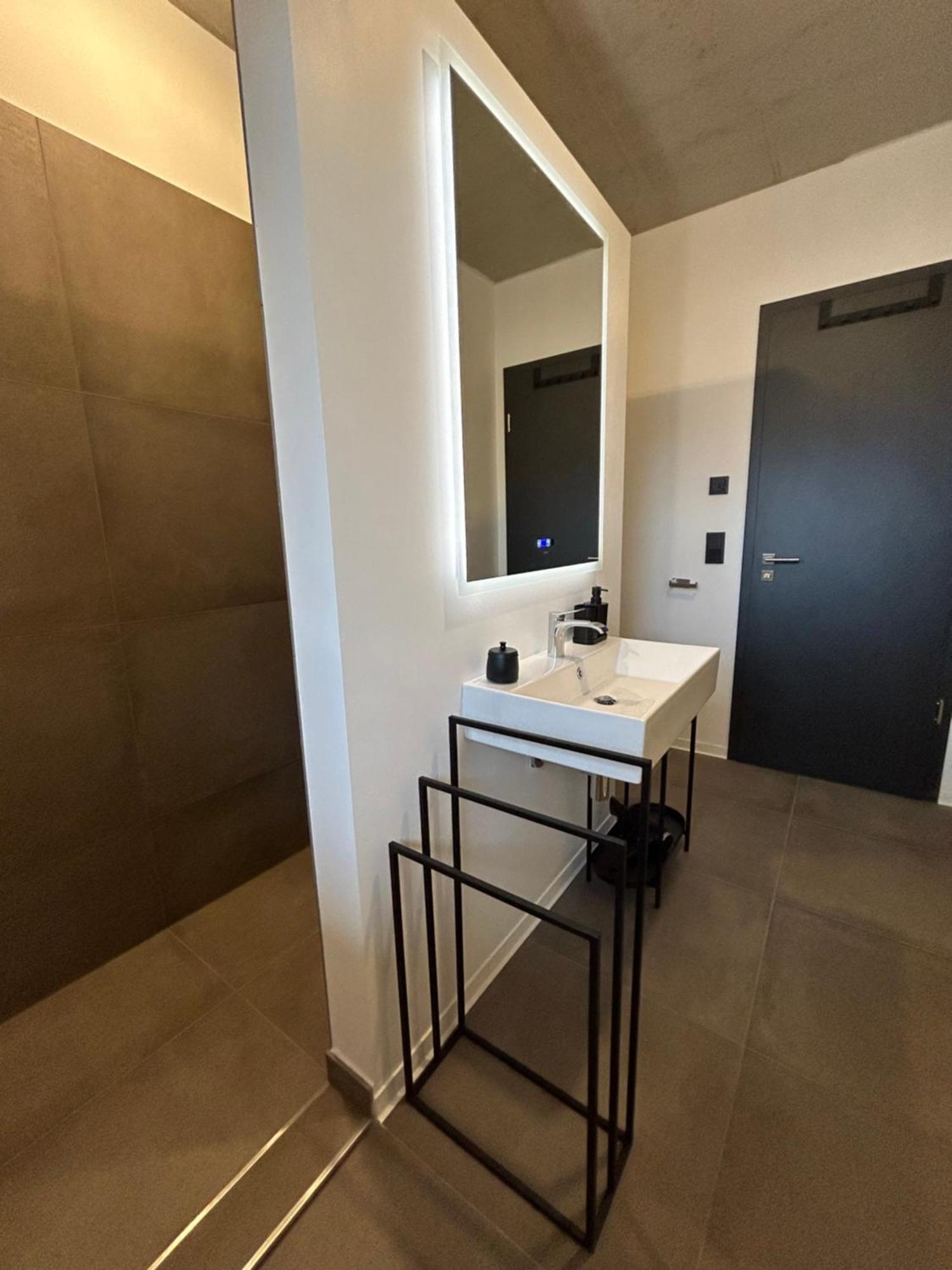 ארפורט Eiwelhome - Stilvoll, Urban-Ruhig Schlafen, Bahnhofsnah, Balkon מראה חיצוני תמונה